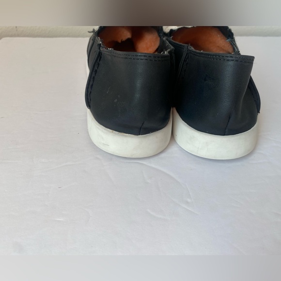 Yellow Box Oleviah - Picture 3 of 9